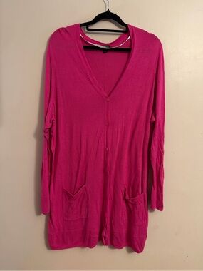 torrid Long Sleeve V-Neck Button Cardigan in Fuchsia Pink